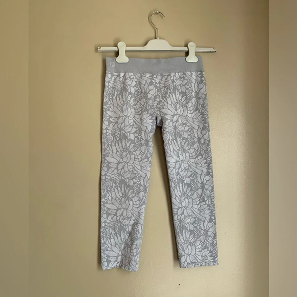 Fabletics leggings, gray patterned dropped - Picture 4 of 6